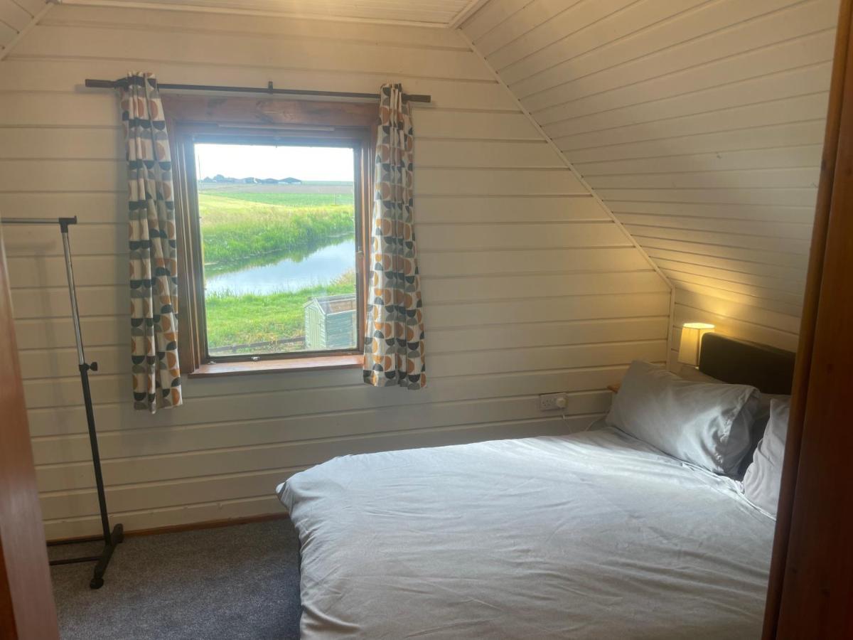 Отель Luxury Glamping At The Riverside Скегнесс Экстерьер фото